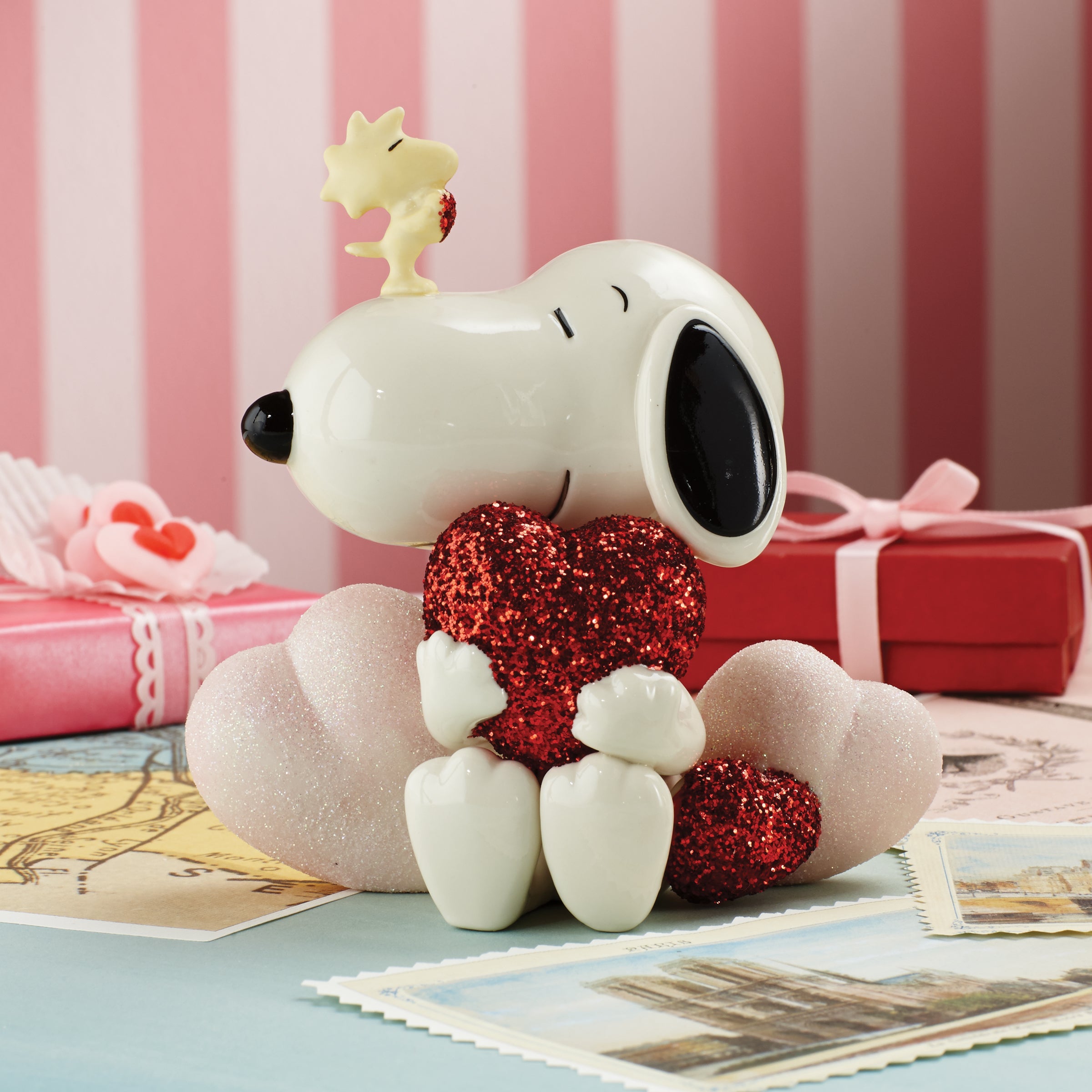 Snoopy Love Figurine