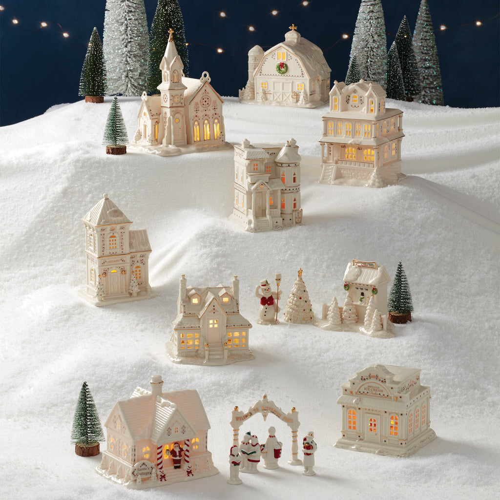 Mistletoe Park Lit Barn Figurine